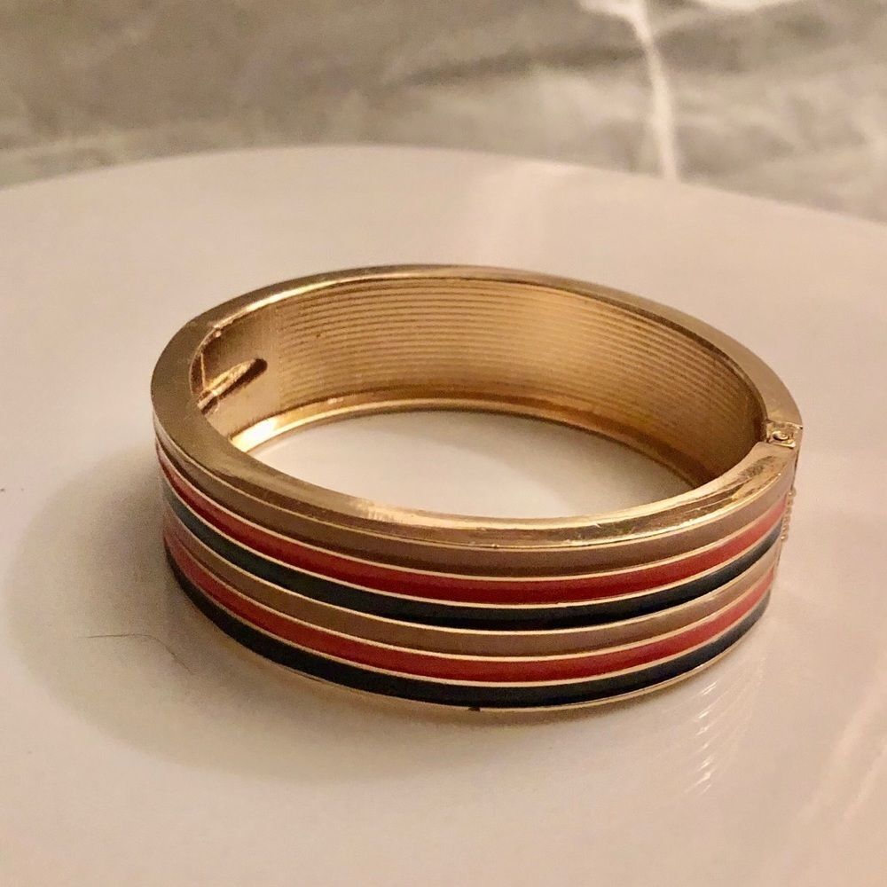 💝Gold tone Bangle with strip design
